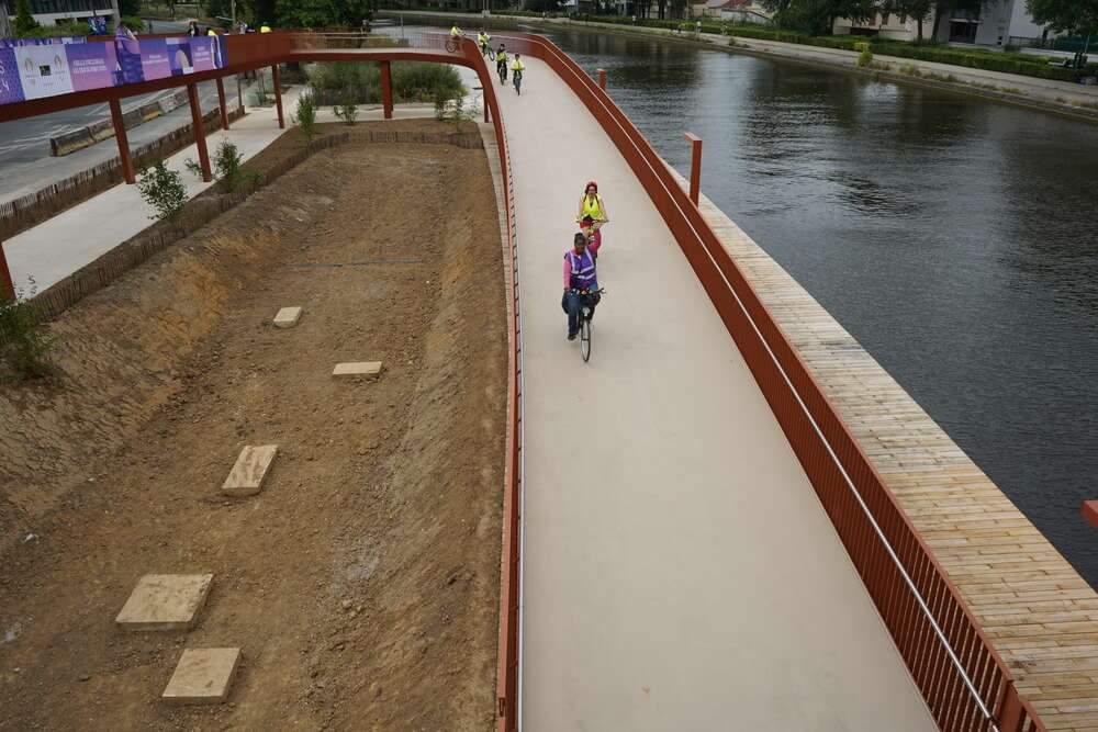 🚧Passerelle Lucie Bréard au Franc-Moisin <a href="/VilleSaintDenis/">Ville de Saint-Denis</a> : fermeture des rampes du 15 au 19 juillet inclus le temps de rendre leur revêtement plus sûr par temps humide.
📍 Le tablier et les escaliers de la passerelle restent accessibles pendant la durée des travaux.