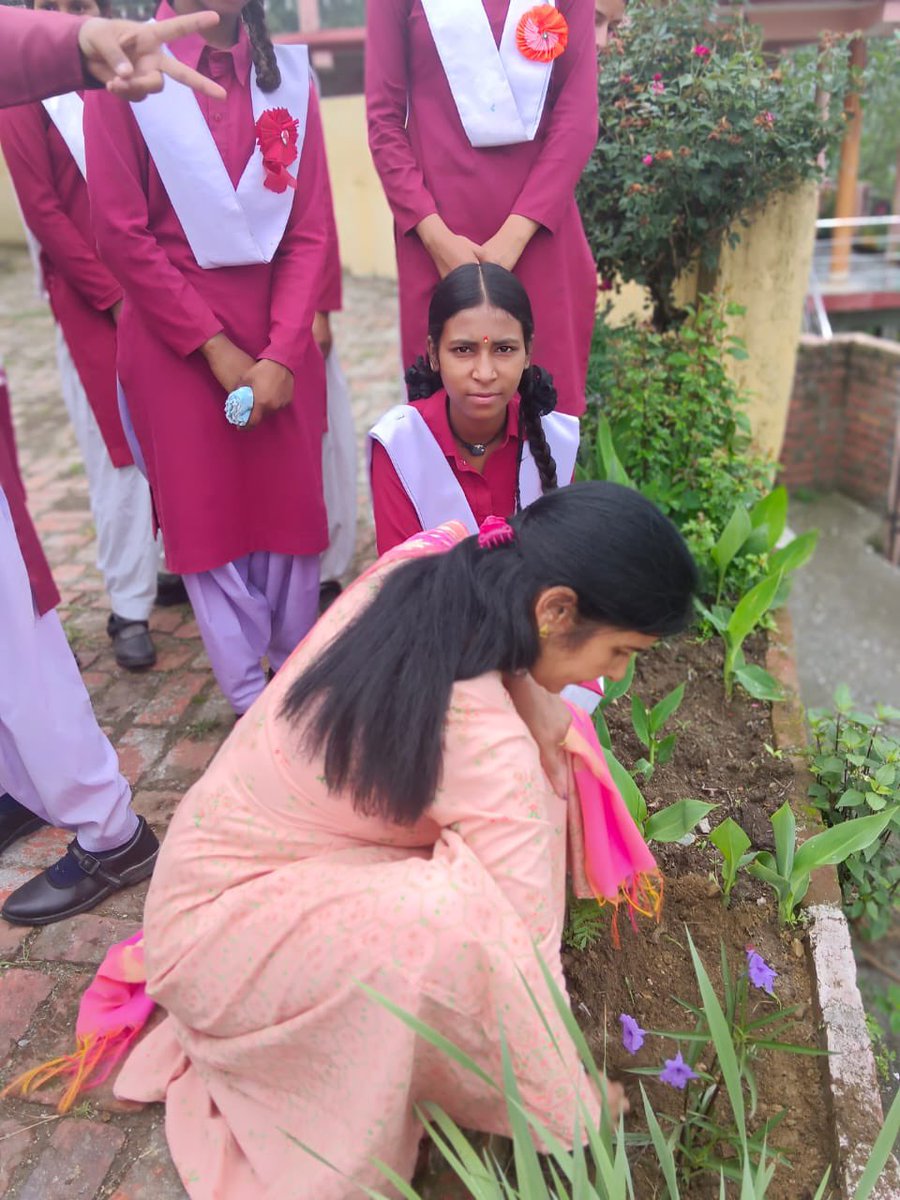NCCUttrakhand's tweet photo. Tree plantation drive under the theme"एक पेड़ मां के नाम" was carried out by GGIC Paye Bageshwar
40 Cadets of 24 UK Girls of Nainital Gp. participated enthusiastically
@HQ_DG_NCC @pushkardhami
#TreePlantation #OneCadetOneTree https://t.co/AdzMXSpPhZ