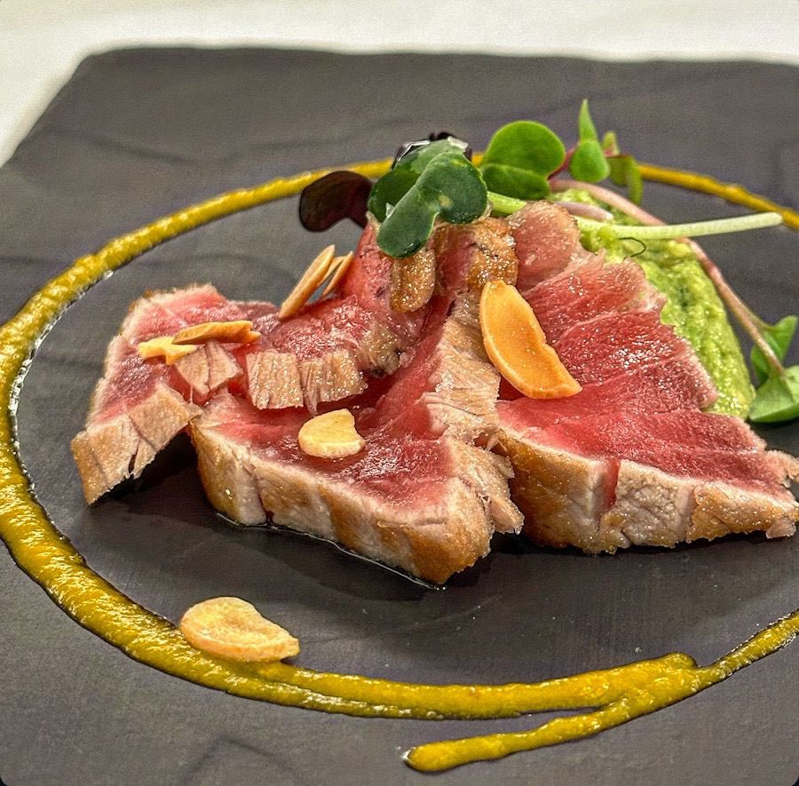 gastroplanet_'s tweet photo. Visita a @eld3s3omadrid un elegante local en c/Almagro #Madrid Una cocina de temporada armonizada con los vinos de @conventooreja 
Hemos compartido mesa con amigos y periodistas. 
El reportaje completo en nuestra web: 
https://t.co/3mNWeTdqwz

#food #foodies #gastro https://t.co/mNzaYeYNgk