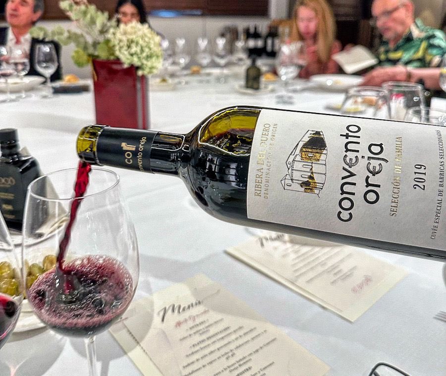 gastroplanet_'s tweet photo. Visita a @eld3s3omadrid un elegante local en c/Almagro #Madrid Una cocina de temporada armonizada con los vinos de @conventooreja 
Hemos compartido mesa con amigos y periodistas. 
El reportaje completo en nuestra web: 
https://t.co/3mNWeTdqwz

#food #foodies #gastro https://t.co/mNzaYeYNgk
