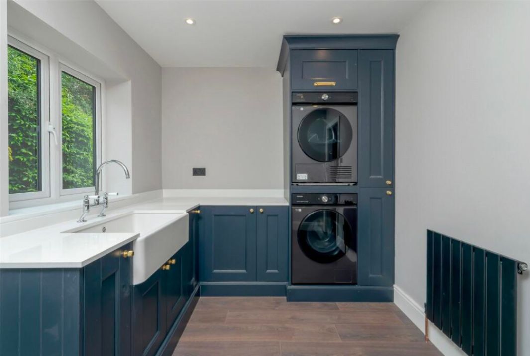jrmBespoke's tweet photo. We are loving the state of the art black Samsung appliances in the new utility. https://t.co/fqO5Yn9r5k