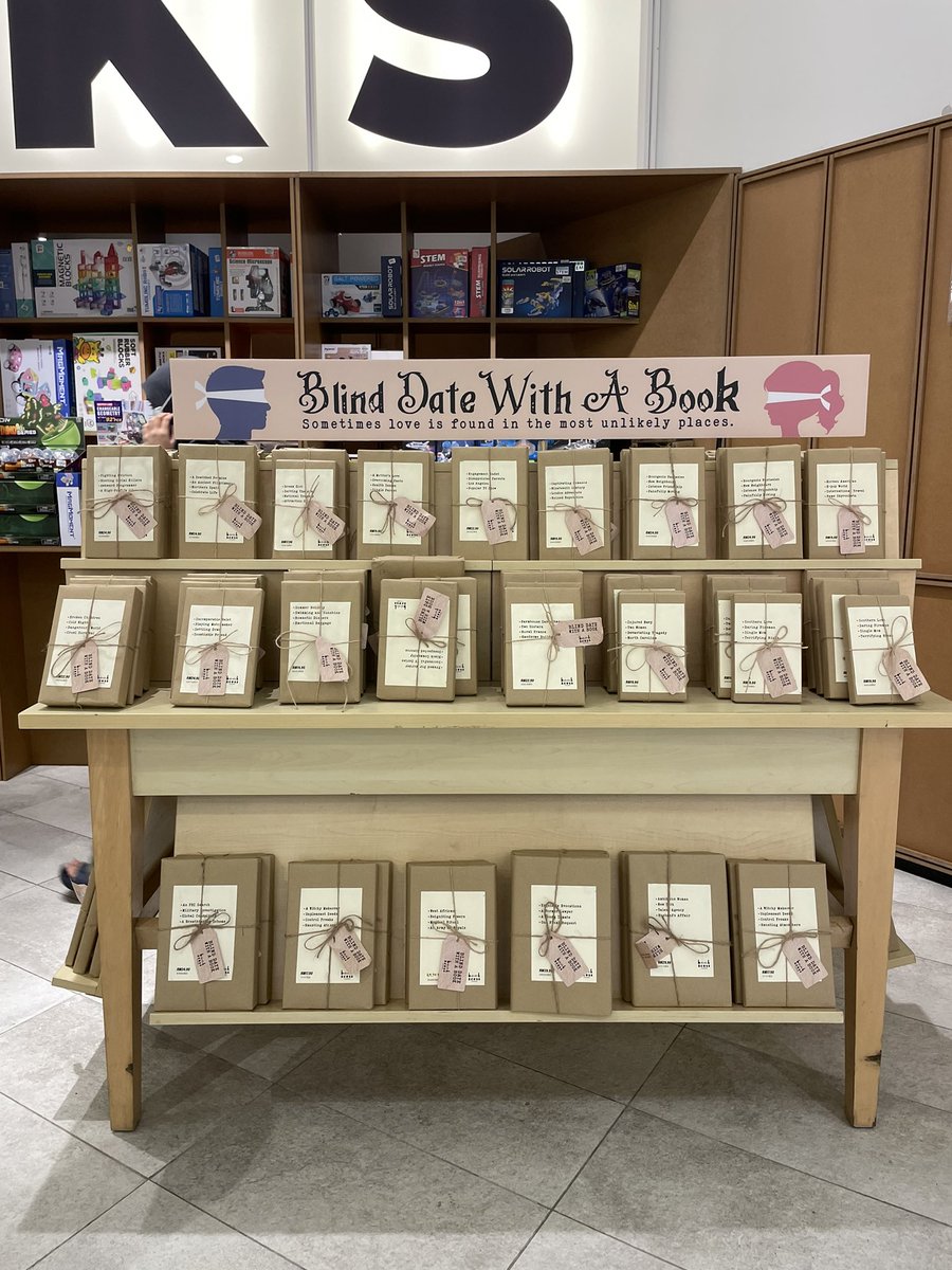 afiqsazlan's tweet image. Konsep menarik di Bookxcess. Boleh beri kejutan pada diri sendiri, atau kawan-kawan.