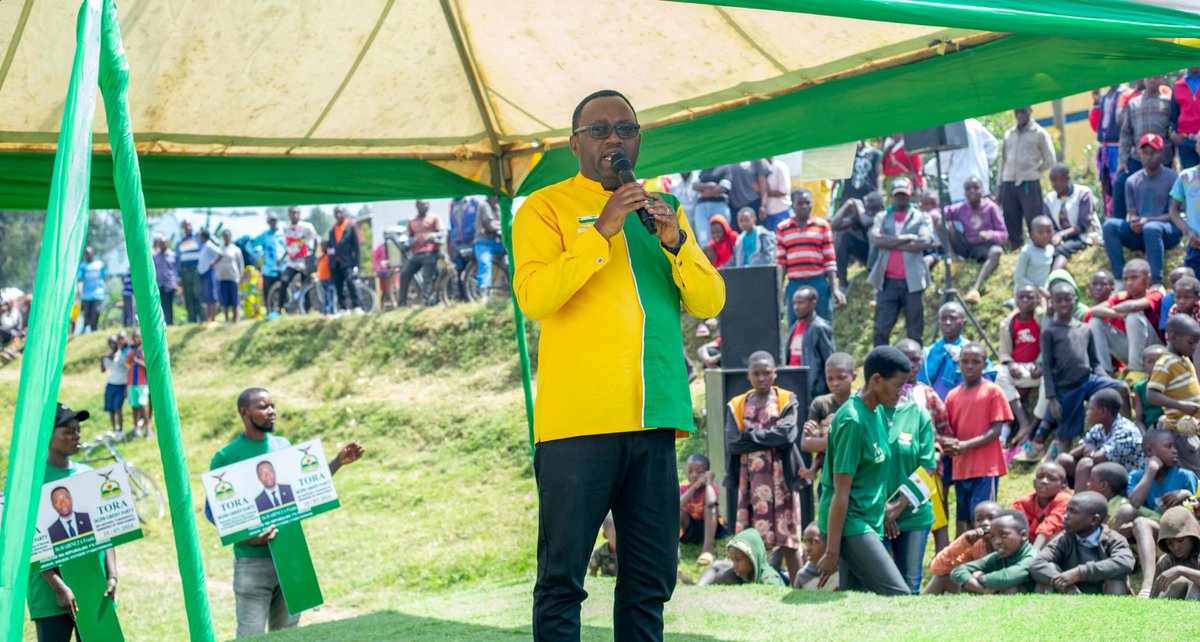 MugishaHV's tweet photo. @Annemwiza wamenye ko @DemGreenPartyRw na @Drfrankhabineza ndetse na kandida depite @JayMurenzi @JeanClaudeNtez2 ,#MaombeCarine @MasoJacky na #RugiraPascal berekeje mu karere ka @RwamaganaDistr ndetse bakaza gusoreza @Nyarugenge 
#ToraHabineza
#Rwot https://t.co/GuIJbhy328