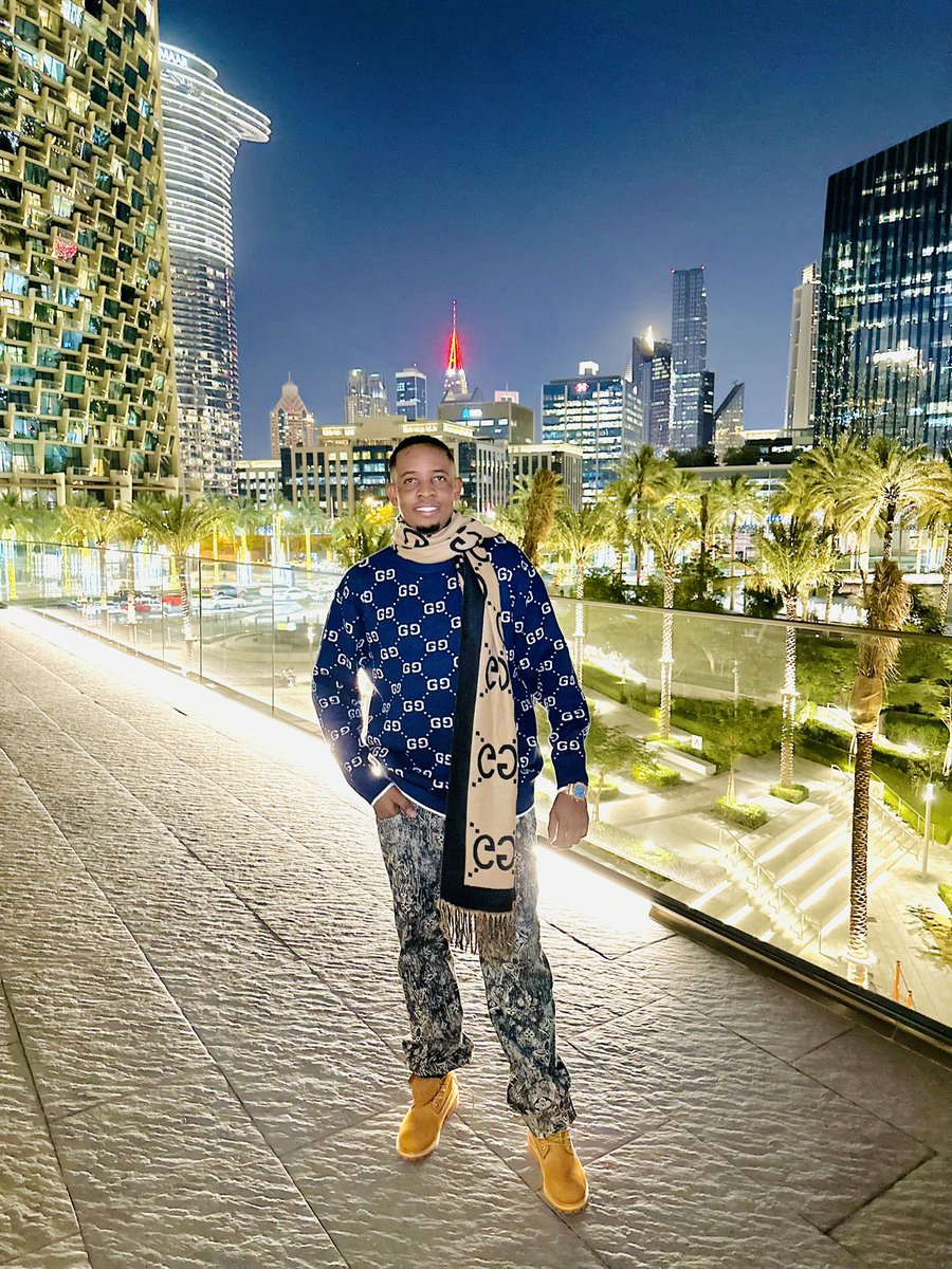 himforex's tweet photo. “I am from a poor ground ends at 24 years” After that you are the background https://t.co/oOr6HBFHp4
