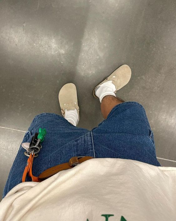 CaminoTV's tweet photo. Le coloris kaki passe à 120€ avec le code "14JUILLET" 🎟

C'est pas tous les j qu'on a des birk en promo 

Lien affilié : https://t.co/YpIxAbrVBn https://t.co/FI5UAyejt9