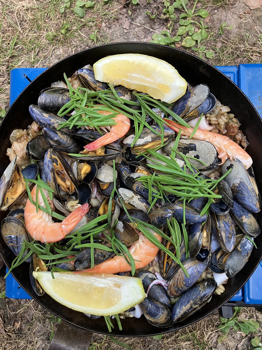 foodgrower's tweet photo. Wonderful day exploring #ilederé by #bike. With #harbour, #saltmarshes & #vineyards. Took the opportunity to buy some #localsalt & forage #rocksamphire & #saltbush for dinner. #seafoodpaella with #homemade #stock using the left over #langoustine. Delicious #campervanadventures https://t.co/DlbA7fQsGH