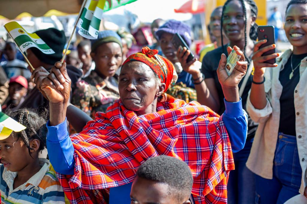 MugishaHV's tweet photo. Dufashe uyu mwanya dushimira abaturage bene ubutegetsi ,bo mu ntara @RwandaNorth uburyo bakiriye abakandida #depite ba @DemGreenPartyRw ndetse na kandida #Perezida @Drfrankhabineza ,dukomeza kubizeza ko @Drfrankhabineza atazabatenguha.
#ToraGreenParty
#ToraHabineza
#Waneza
#Rwot https://t.co/DXXoJGJdUH