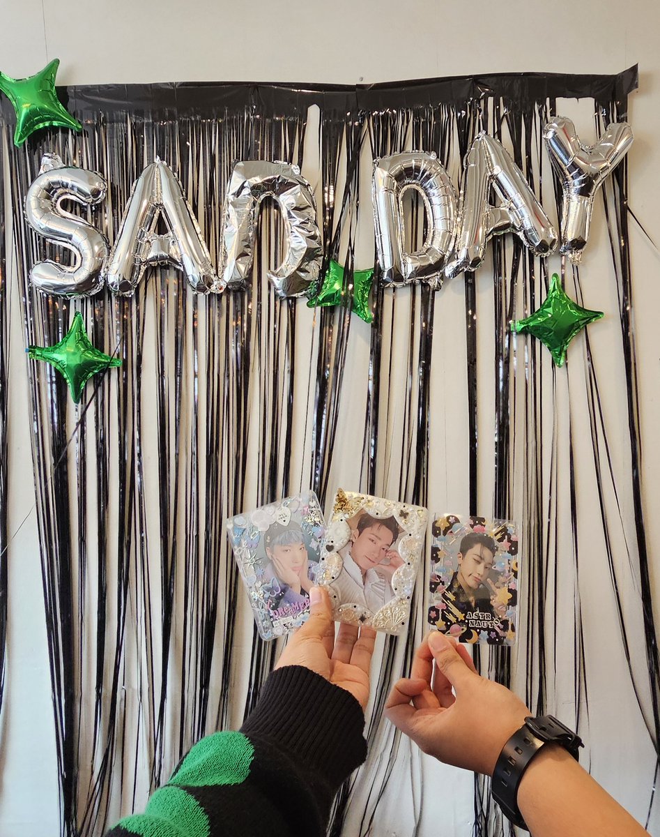 myungiggles's tweet photo. unplanned visit to #CYB3RSAN 
(also unplanned outfit match with the wall deco HAHA)

thank you admins @planned2love for organising!! https://t.co/RxAr3y1wjU