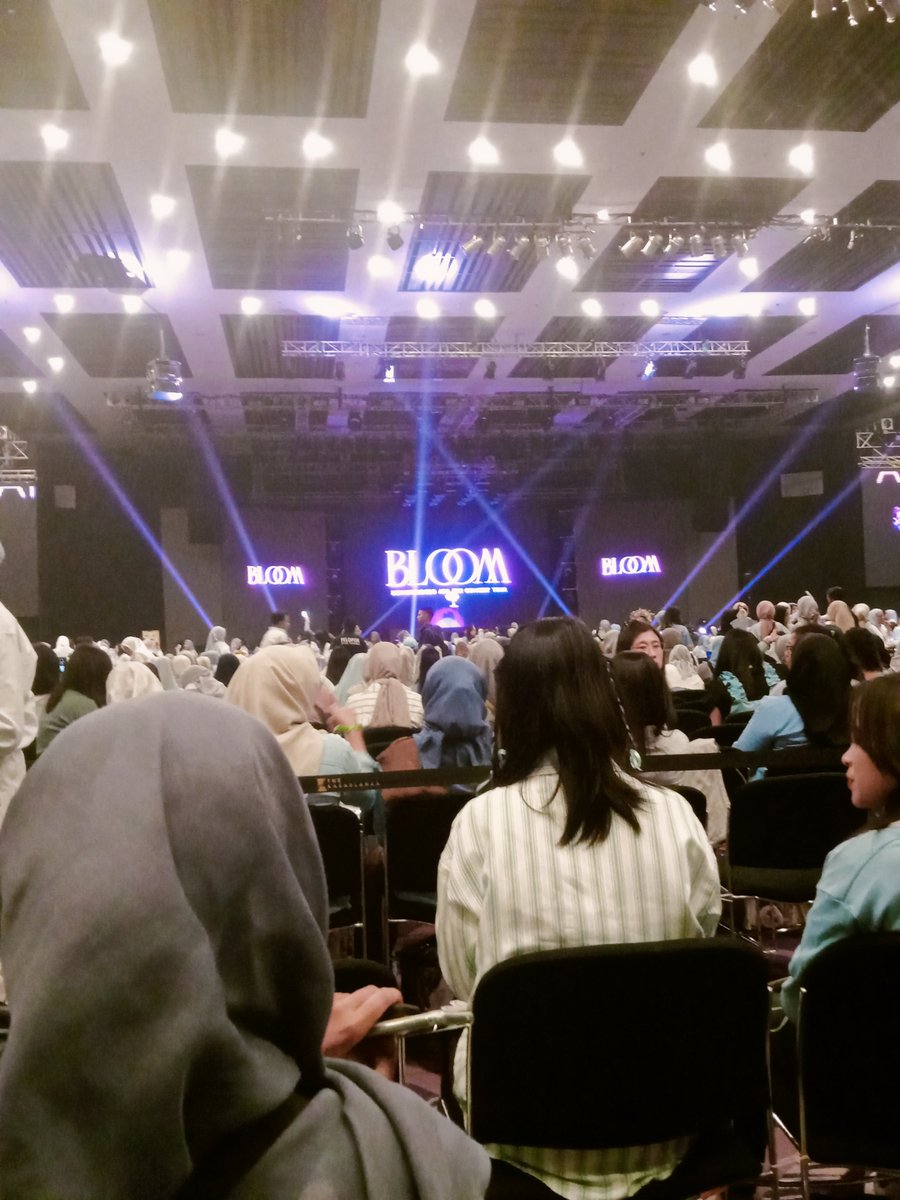 euforiyah's tweet photo. i'm in omg 😭🤩🩵

Kyungsoo liat aku plisss... 

#FANCONCERT_BLOOM_inJKT #BLOOMinJAKARTA #DOHKYUNGSOOinJAKARTA https://t.co/3DiEE6lFoy