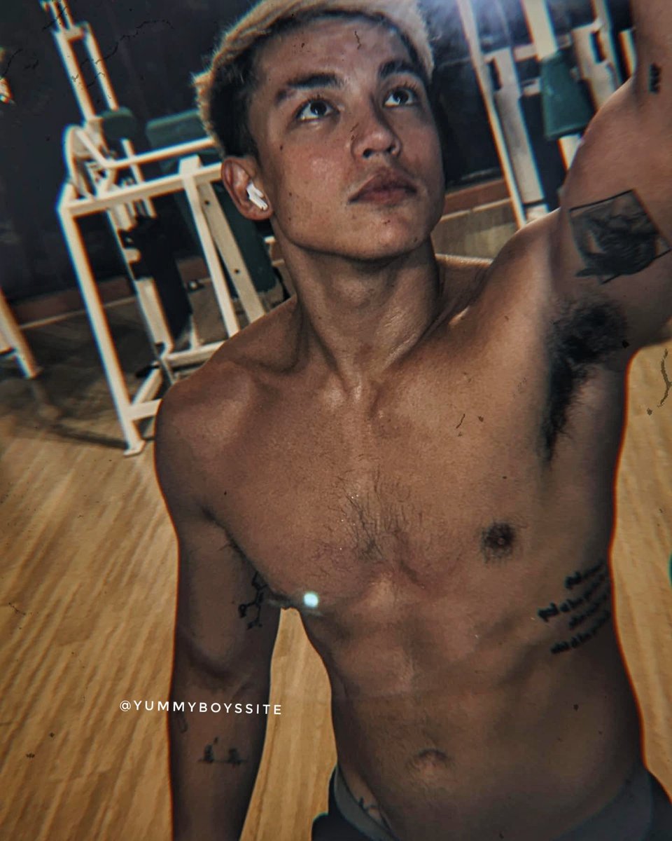 yummyboyssite's tweet photo. Sarap himurin ng kilikili ni Papa Alex 🤤 https://t.co/s4Dl0PoWAT