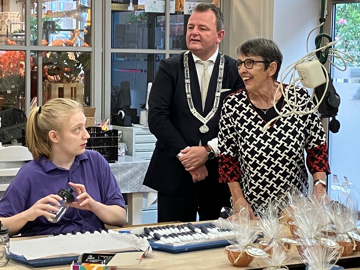 Ambtsbezoek aan @gem_coevorden. Onder meer langs cadeauwinkel Het Ambacht, De Nieuwe Veste en natuurlijk in gesprek met het college van B en W en raadsleden.