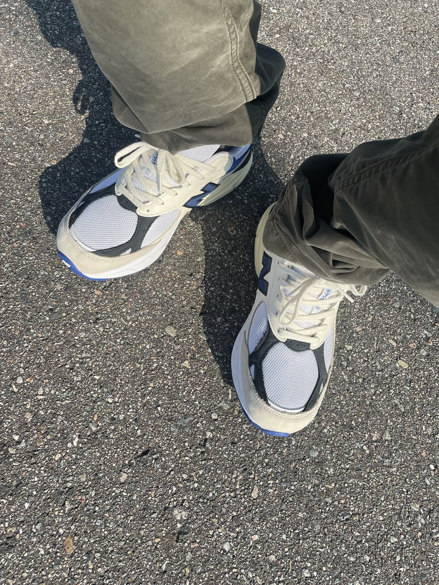 今日は久しぶりに990v3

久しぶりに履いて思ったけど
これより履き心地いいスニーカーないやろ！