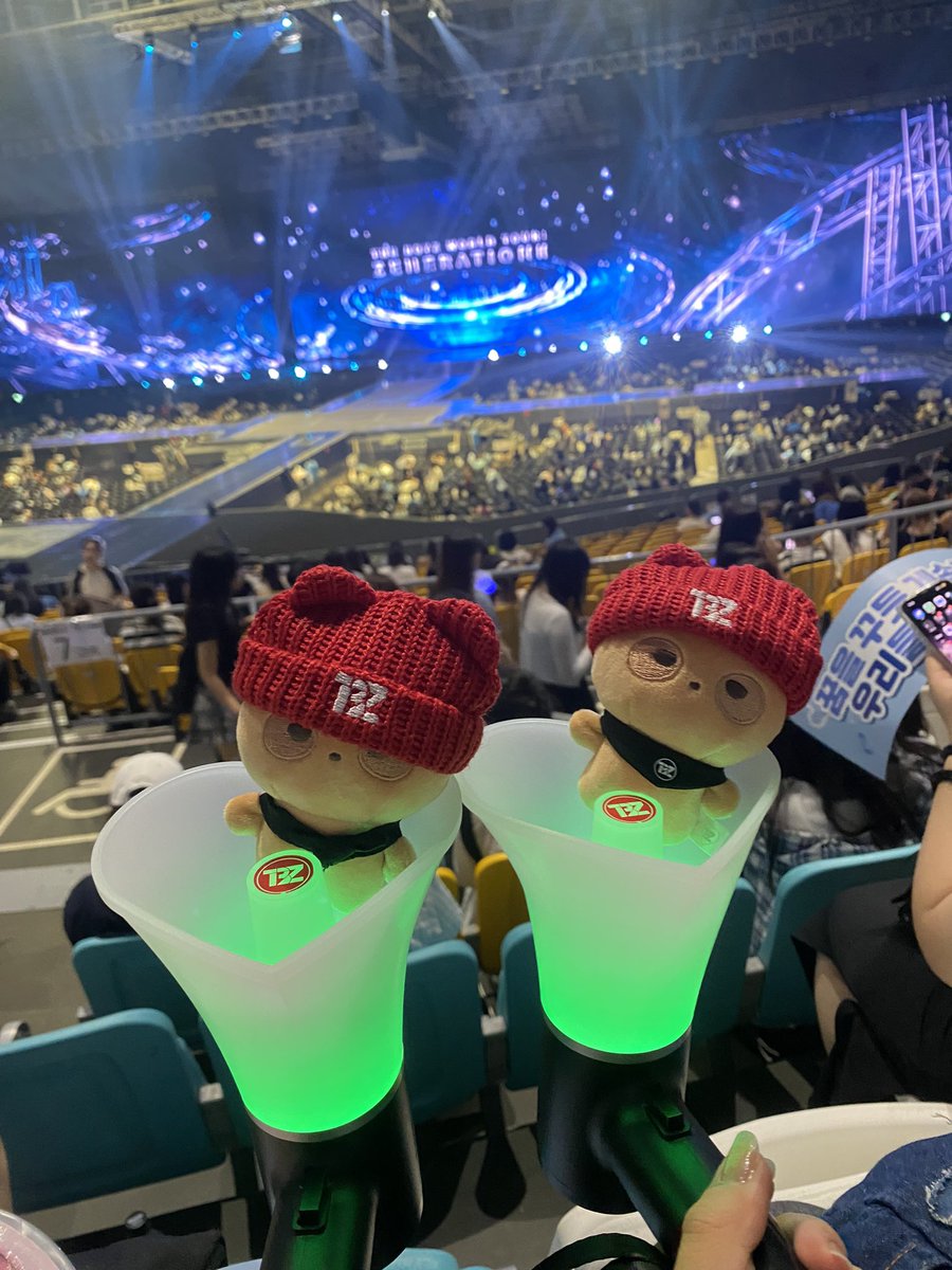 모야 옆자리가 트친이자나~~ 완전 럭키떤키🩷