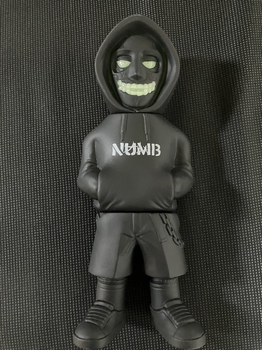 TokyoKazzbone's tweet photo. 【NUMB NINJA KUSHMAM】
@pxpxcxt san
@numb_thc san
限定76体!!!
艶消し黒にフロント、バックのプリント最高デス(☝︎ ՞ਊ ՞)☝︎
そして目と口が畜光(☝︎ ՞ਊ ՞)☝︎
ケツポケのJointも畜光!!!
畜光好きには、堪りません!!!
#puffpasscoughtoyz
#ppctoyz
#numb
#numbthc https://t.co/WwzKmnen9a