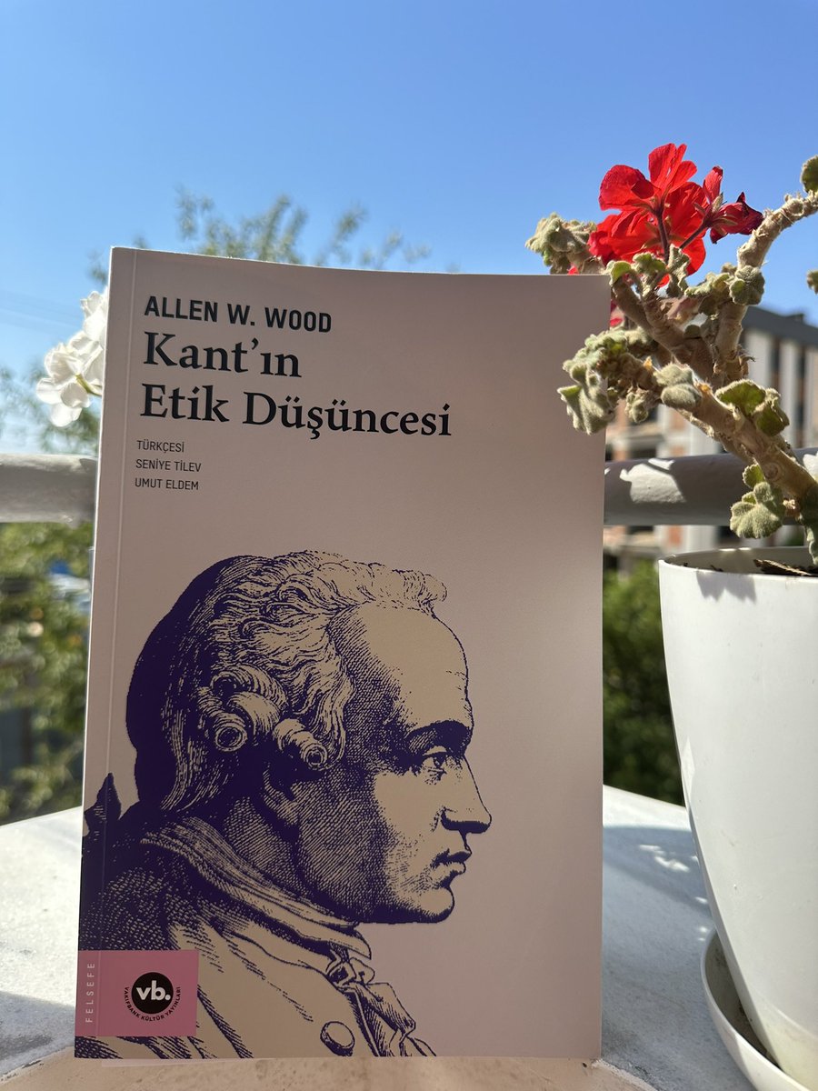 gamcje's tweet photo. Allen Wood’un Kant’ın Etik Düşüncesi devasa bir kitap olmuş. Yönetim kuruldaşlarım Umut Eldem (@umut_eldem) ve Seniye Tilev (@Seniyetilev)’i bir kez daha böyle bir eseri Türkçeye kazandırdıkları için kutluyorum. Emeklerine sağlık 🌸 https://t.co/GAoq1N6tUD