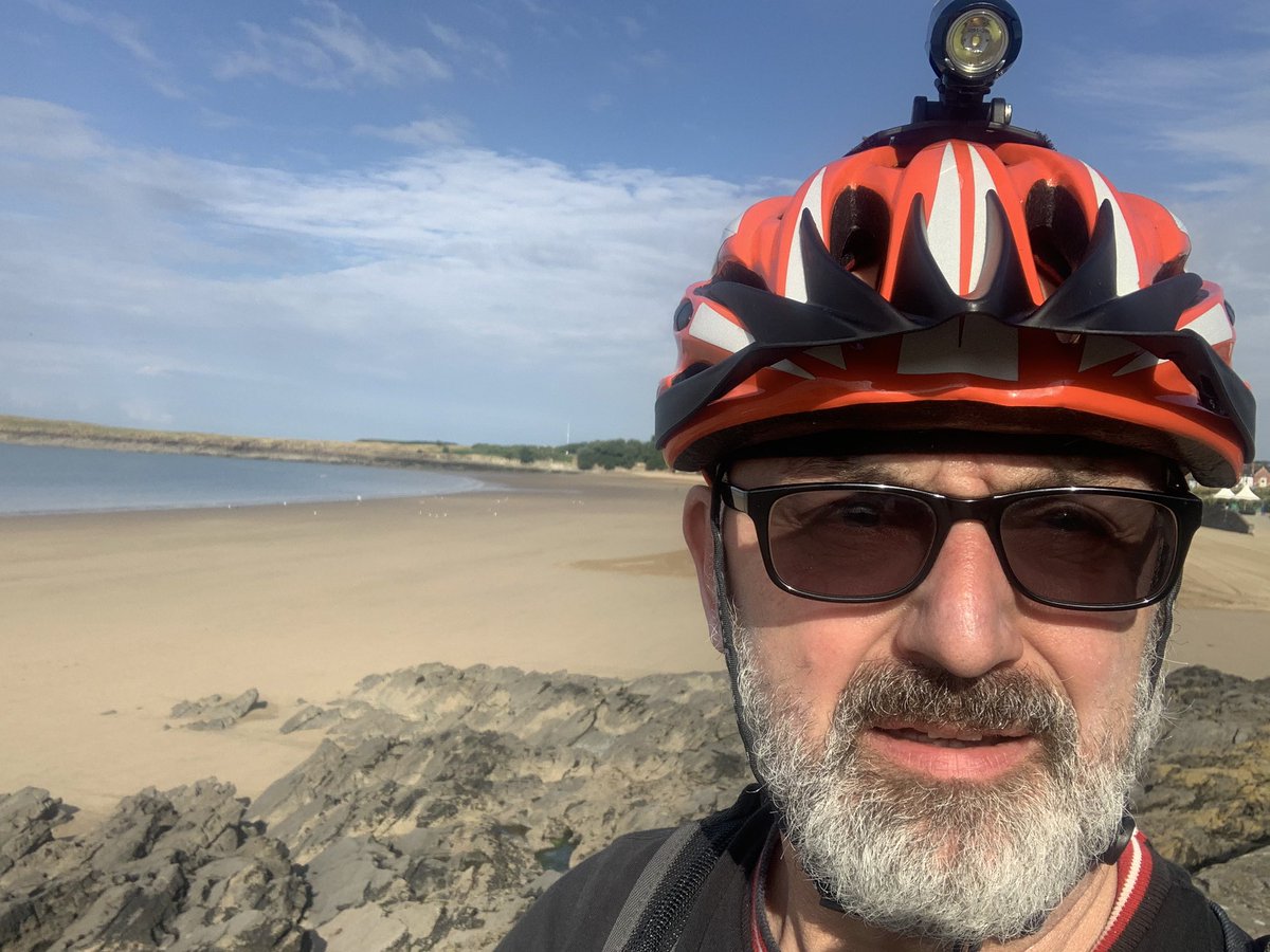 ianmorris84's tweet photo. Barry island at its best sun sea and sand 🚴‍♀️☀️🏖️👍 #barryisland #cycling #summer https://t.co/elKW4uHsrd
