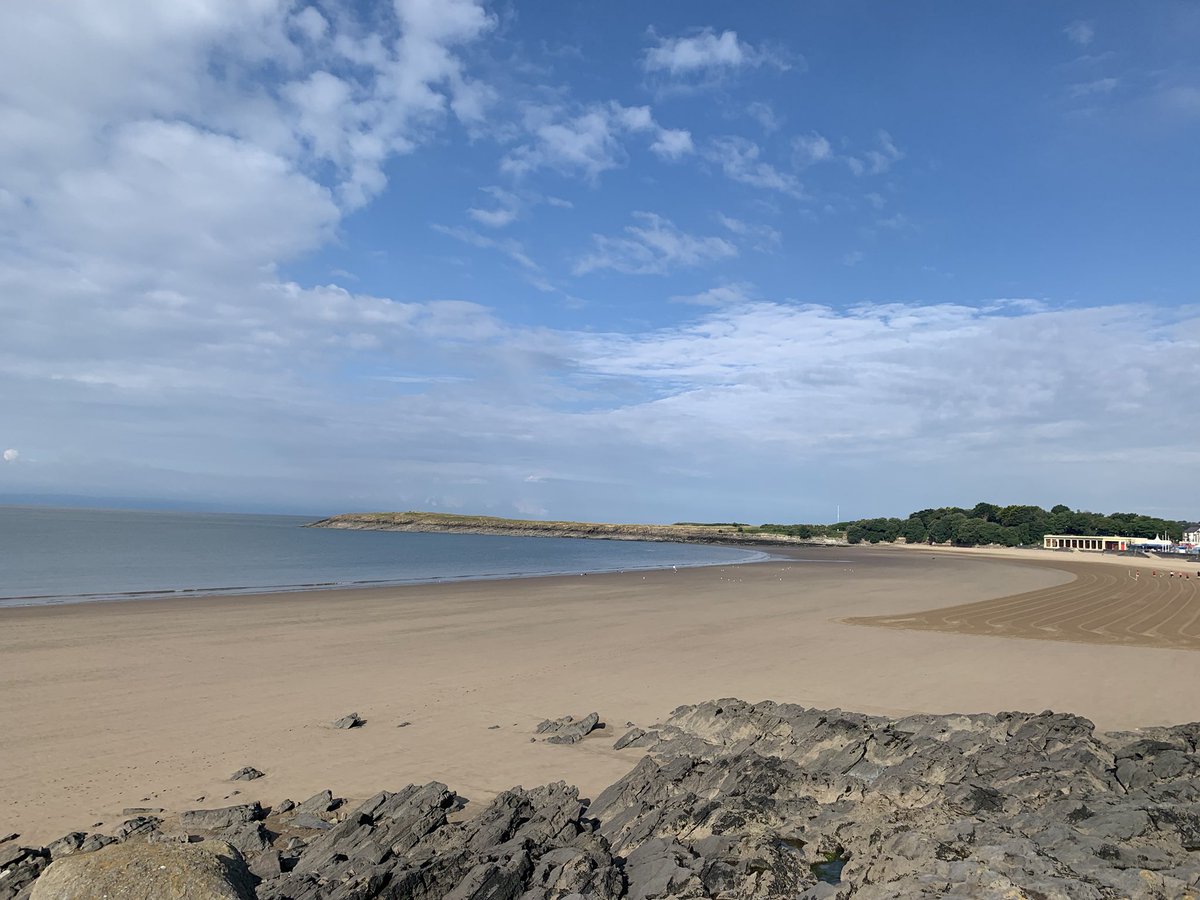 ianmorris84's tweet photo. Barry island at its best sun sea and sand 🚴‍♀️☀️🏖️👍 #barryisland #cycling #summer https://t.co/elKW4uHsrd