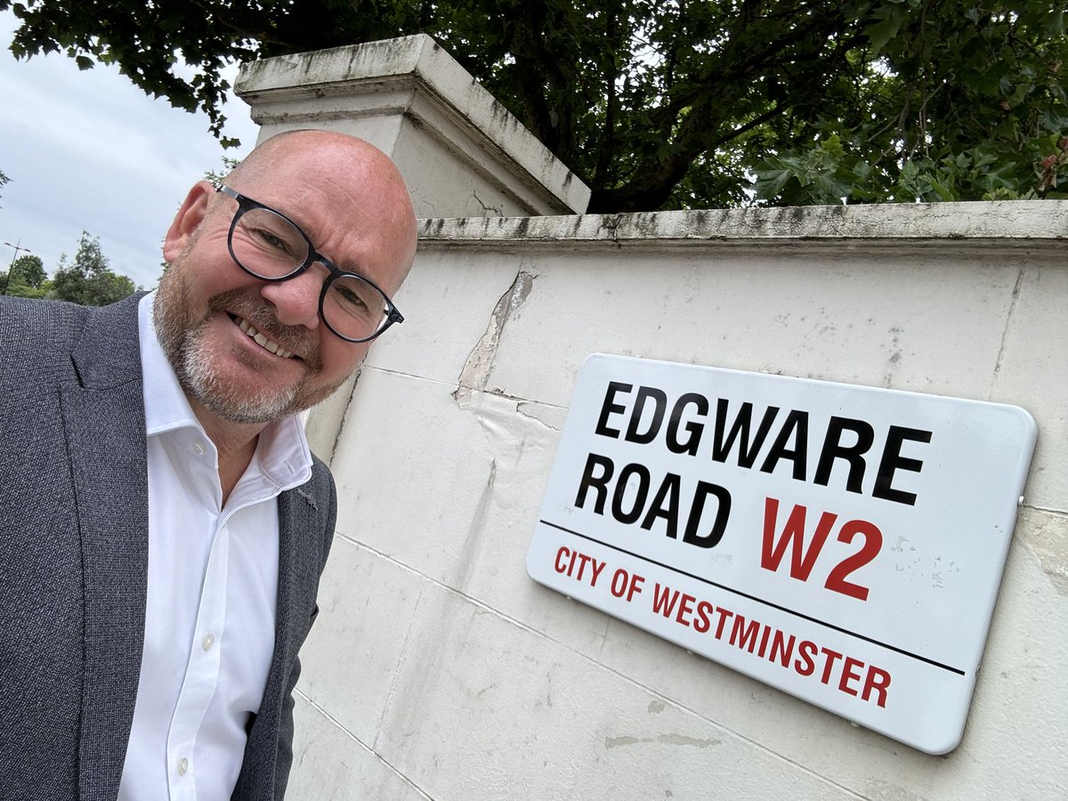 Early commute from #Portsmouth to #London’s Edgware Road… 

What am I up to this early on a Saturday morning 💙💡💙

#LeadershipDevelopment #LeadershipSpeaker #InspirationalSpeaker #Change4Good