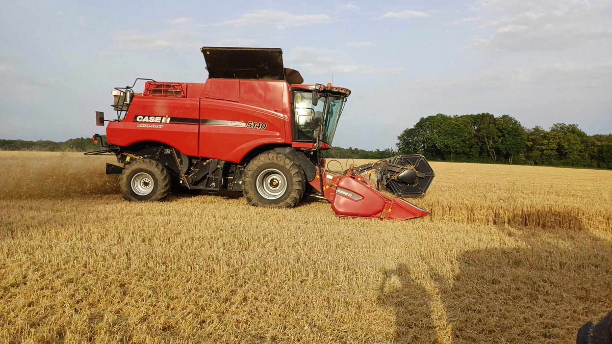 OlivierCOSTE2's tweet image. On finissait la moisson aujourd’hui.
Autrement @BONNIN1402 on reprendra la #Moisson204 cette semaine,avec trois 
#Céréales🌾 et une du #PlanProteines. 
Ah si j’oubliais les @Fragritwittos.
J’ai eu un📞  @d_forge et @BruCardot de la @CD_CotedOr,pour Moissonneuse.fr.