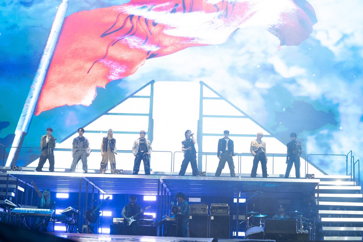 viraltakes's tweet photo. Stray Kids becomes the first K-Pop Group to headline I-Days Milano festival. https://t.co/NOrlercfat