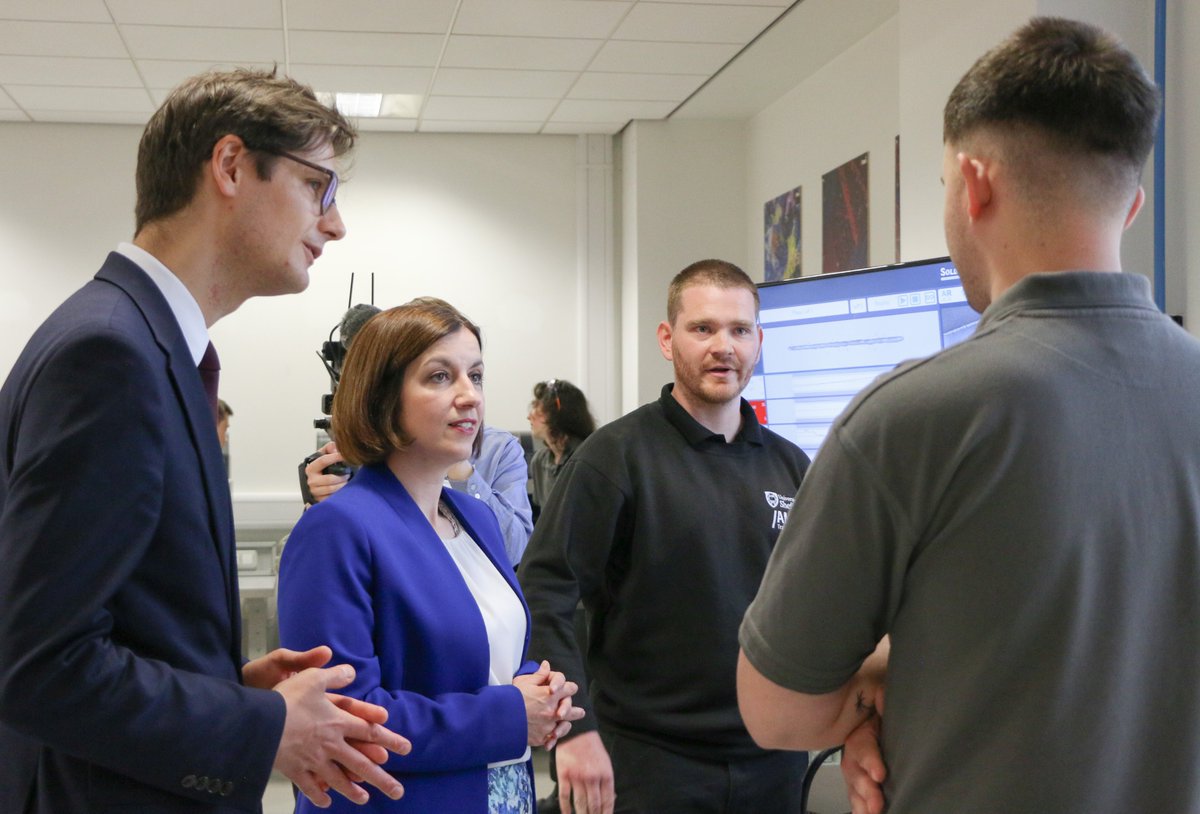 tomhunt100's tweet photo. Great to welcome @bphillipsonMP, our new Secretary of State for Education to Sheffield.

At @AMRCtraining and @sheffcol we heard from young people and employers and discussed our urgent mission to break down the barriers to opportunity. https://t.co/AN7uUgnp1Q