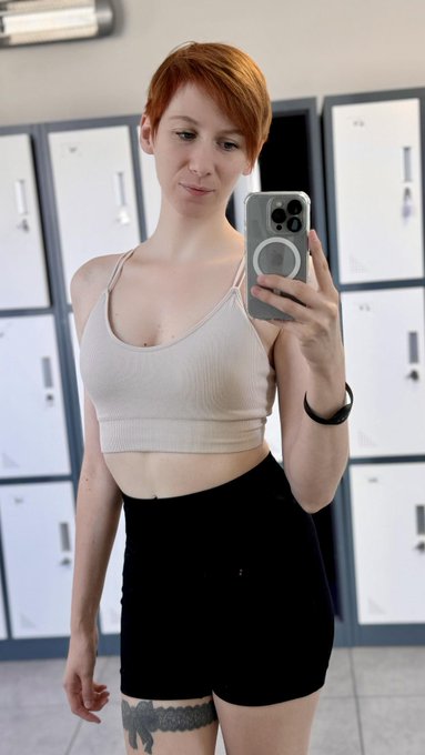 Petite s&eacute;ance de sport pour travailler les fesses avant le prochain live avec vous cette apr&egrave;s midi :D