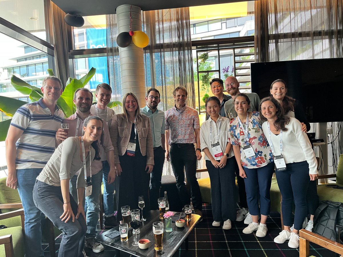 Look, it’s the 
<a href="/studerl/">Lorenz</a>
 lab past and present at #ISSCR2024. Getting together is another awesome part of attending this conference 🤩