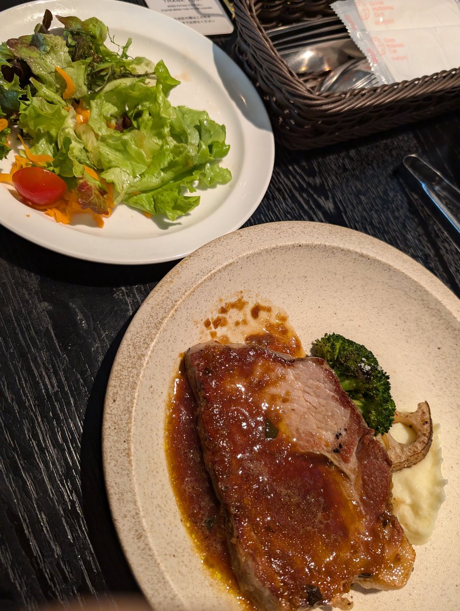 yaenstreet's tweet photo. ジグジグさんの「羊町」シリーズは今回で2度目になりますが、私はこのシリーズが大好き(*'▽'*)♪短時間にギュッとつまった感動がなんとも言えません。「レゲエパンチ」「二人三脚」お気に入り❤︎そして、観劇前の腹ごなし。
#Zigzig #羊町2丁目1番地 #揚妻弘和 さん
#GoodMorningCafeNOWADAYS https://t.co/byfEebqeVo