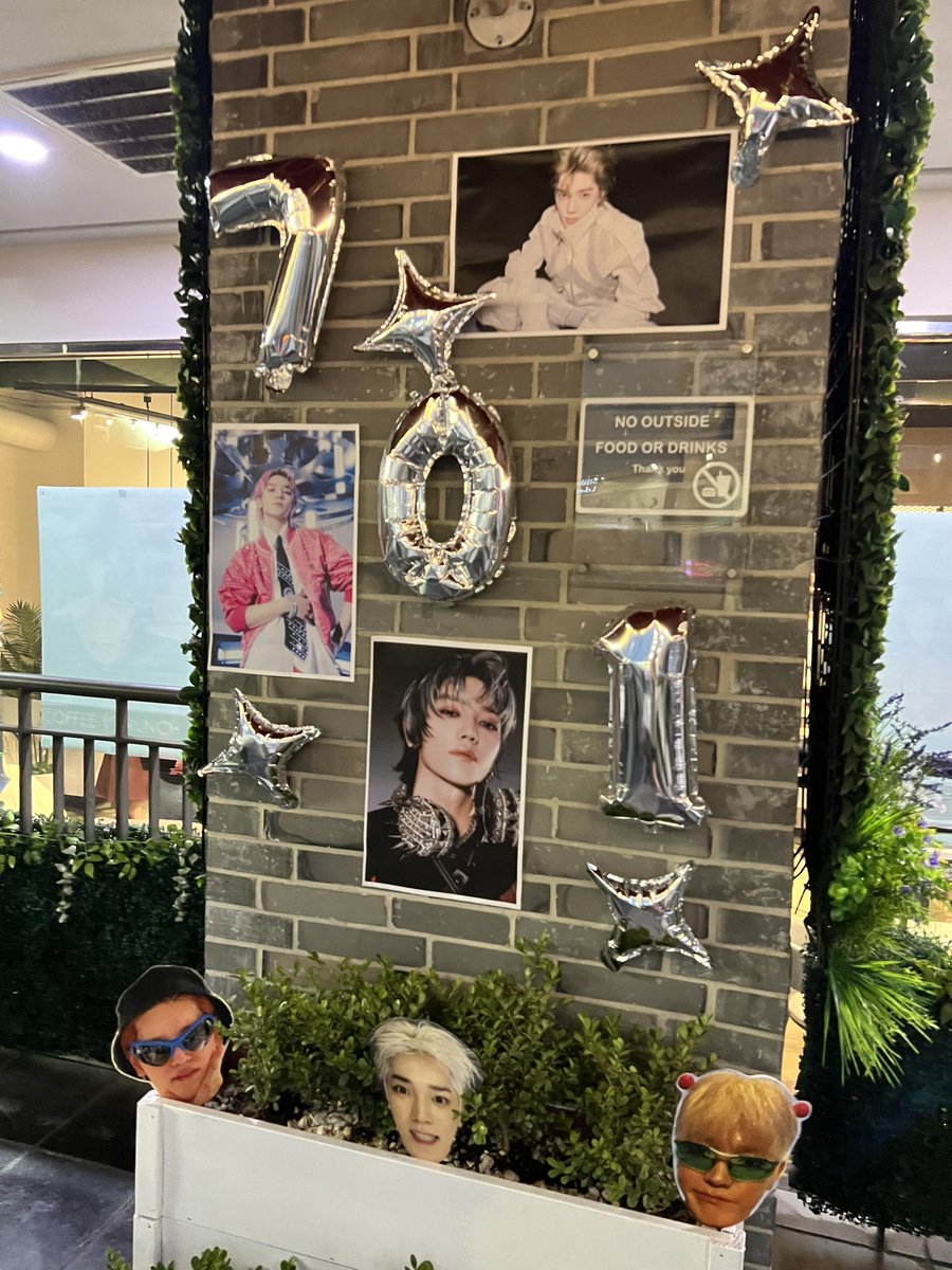 jonginmessyhair's tweet photo. just a girl and her giant taeyong posters 🥹🫶🏼🩷// thanks to everyone who came out to night 1 of club701 ! See you tomorrow for day 2! 🤭 #club701 #taeyong https://t.co/2BV1cnVQT0