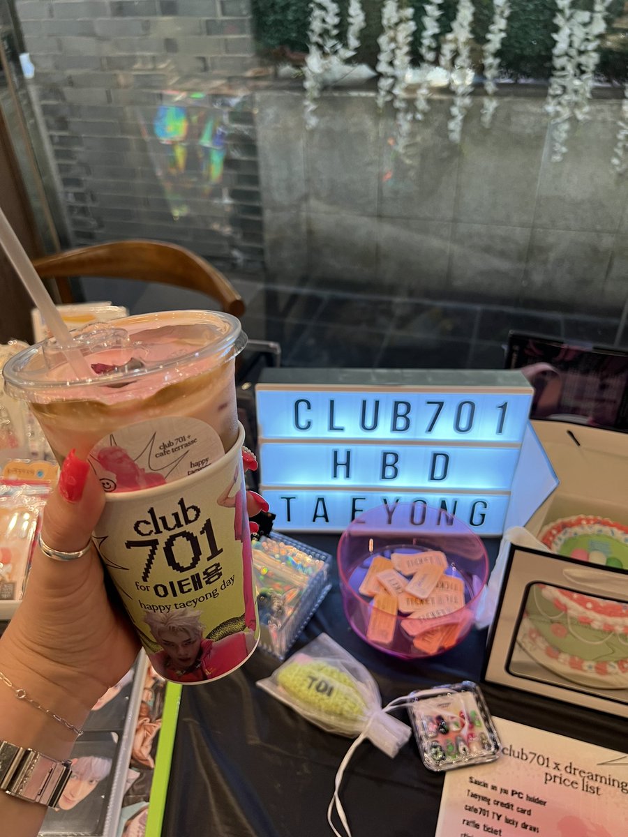 jonginmessyhair's tweet photo. just a girl and her giant taeyong posters 🥹🫶🏼🩷// thanks to everyone who came out to night 1 of club701 ! See you tomorrow for day 2! 🤭 #club701 #taeyong https://t.co/2BV1cnVQT0