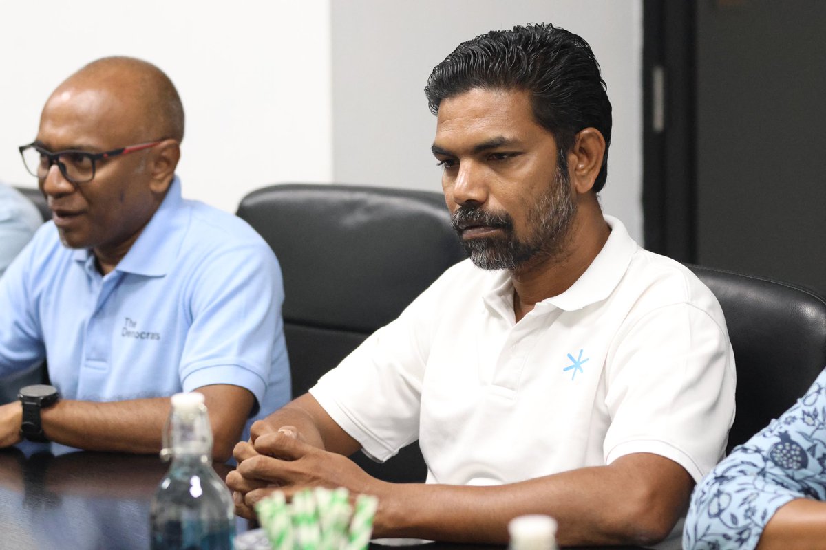 TheDemocratsMV's tweet photo. ފުވައްމުލަކު ދަތުރުގެ ތެރެއިން މިއަދު ސިޓީ ކައުންސިލާ ބައްދަލުކުރެވުނު.

މިބައްދަލުވުމުގައި ލާމަރުކަޒީ ނިޒާމު އެތައް އަހަރެއް ފަހަތަށް ސޮއްސާލިޔަ ނުދީ، ދިފާއުކުރުމަށް ކައުންސިލްތަކާ އަދި އެއްބަސްވެވޭ ޕާޓީތައް އެކުގައި މަސައްކަތްކުރުމާ ގުޅޭގޮތުން ހިޔާލުބަދަލުކުރެވުނު.

@FVMCouncil https://t.co/Z6uVTrgipt