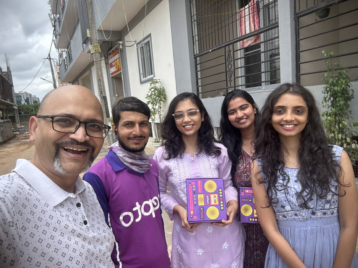Ashwinikumar's tweet photo. It was super fun celebrating @ZeptoNow Turns 3 by delivering gift box to our customers!!

Happy birthday Zepto!! #zeptoturns3

@aadit_palicha , @v0hra , @NikhilMittal__ https://t.co/G1p9lCCId7