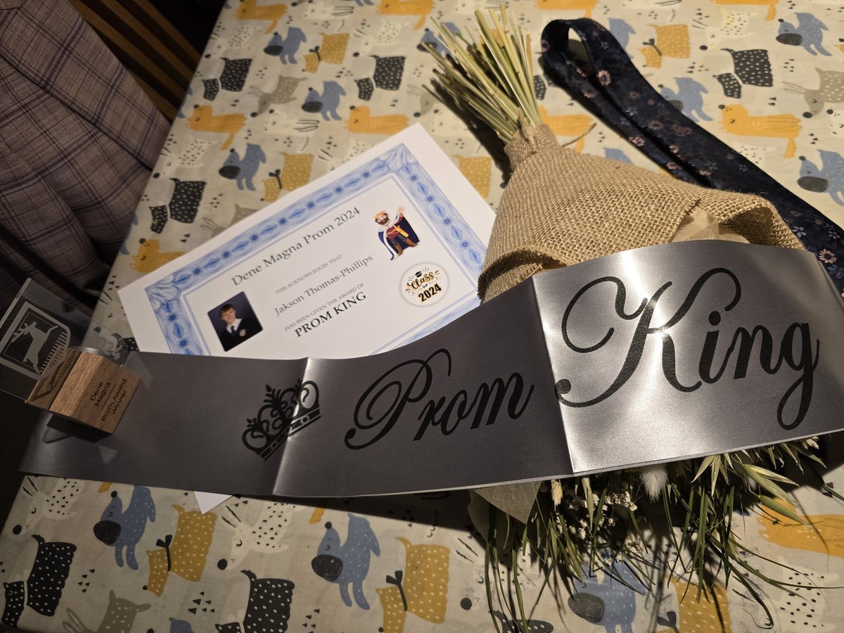 asil_pea's tweet photo. @phillips_jakson @DeneMagnaSchool @denemagnape 
Prom King 🤴 Dene Magna 2024. 
Beyond proud of this boy.
Keep being YOU because you're awesome and it seems I'm not the only one who thinks it! Lol 🤣 #promking #proud #myworld https://t.co/iJIbuzXfz6