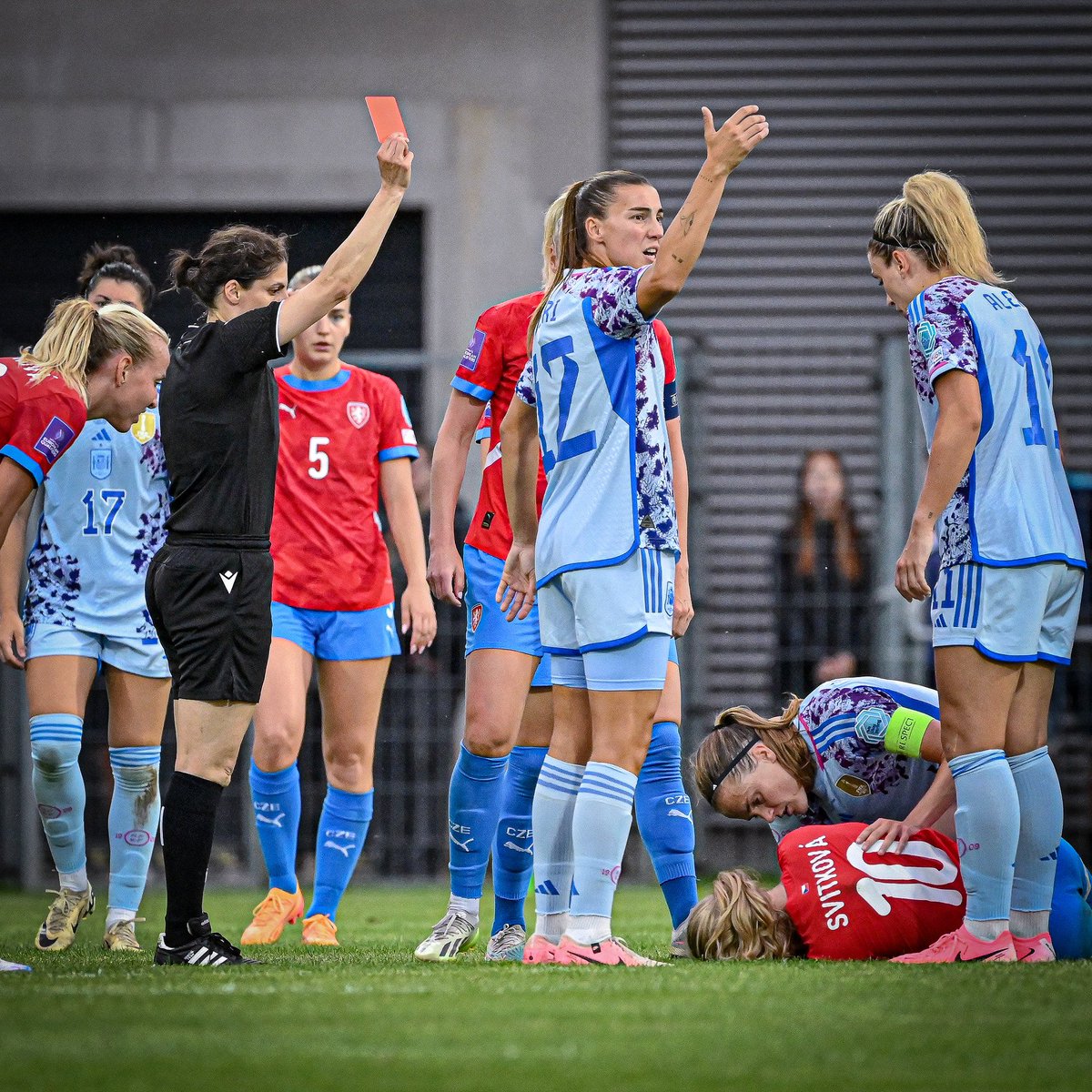P_Jirik_ml's tweet photo. Češky senzačně porazily úřadující mistryně světa ze Španělska 2:1
#hrdelvice #weuro2025qualifiers #CZEESP https://t.co/rJB55Ncy2T