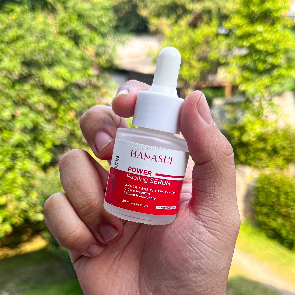 Orang2 pada FOMO beli peeling serum Elformula pdhl brand lokal punya yg ga kalah mantep, ya bedanya ini teksturnya bening &amp; MARKETINGNYA GA KENCENG si😌

Gw beli cuma 20ribuan di alfamart, gampang ditemuin ga heboh hrs ikut PO segala🤣 Bikin kulit instantly halus &amp; ga kusam💯