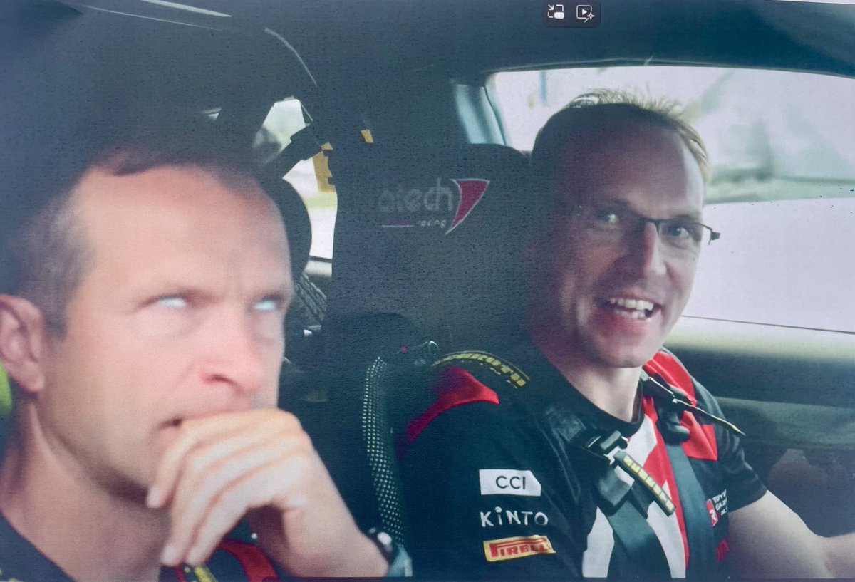 Ajattelin yllättää 1-ohjaajan, teen ihan ite fanikortit! Ohan se kuitenkin jonkilainen säästö.