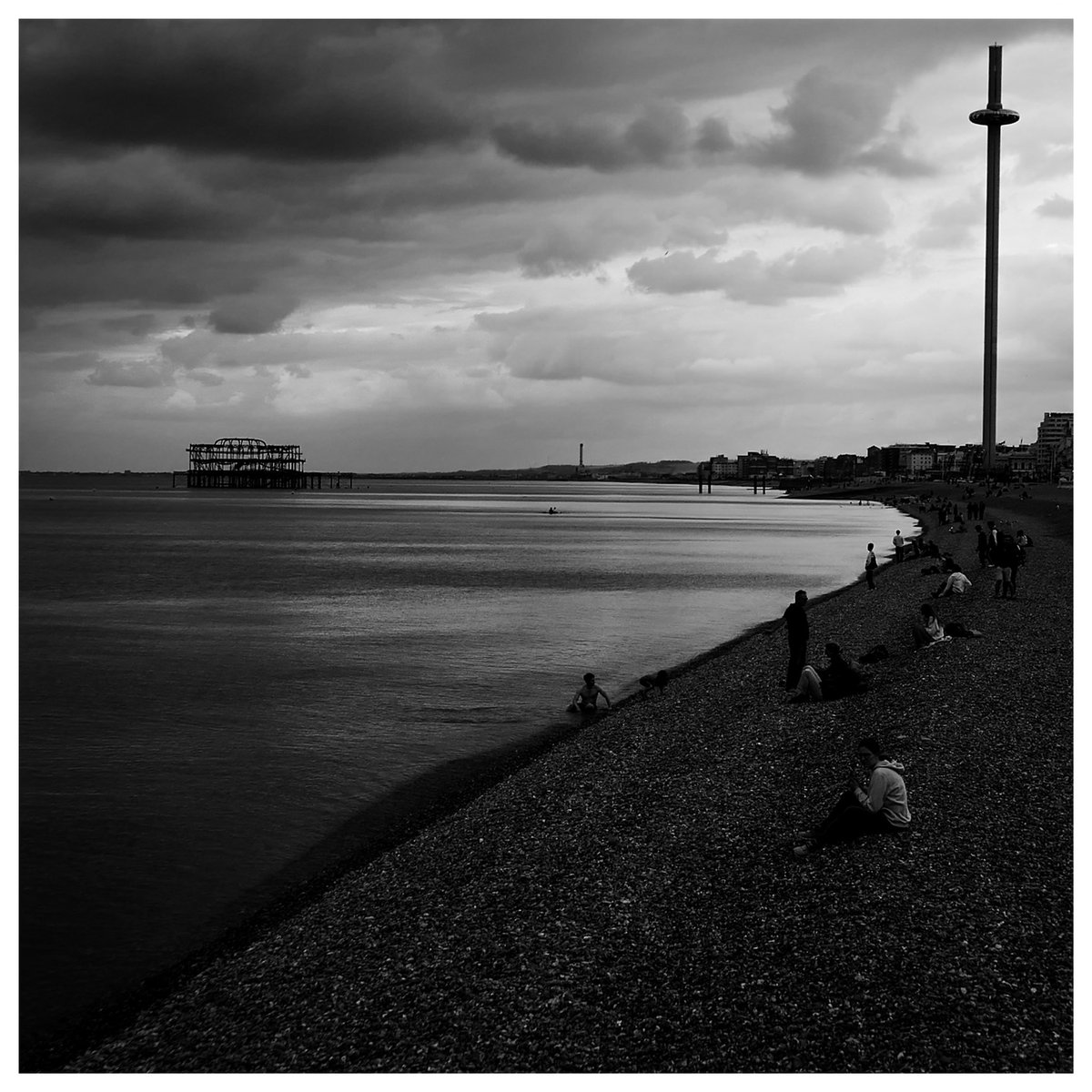 Snaps36920528's tweet photo. ‘Moody #Brighton’ https://t.co/pYFog2eAuV