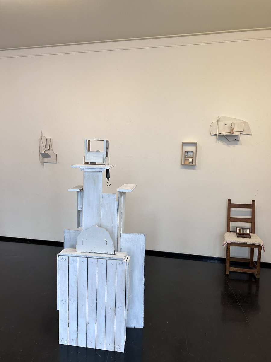 Petra Knötschke en Nelleke Lettinga exposeren t/m 25 juli in galerie Arti Shock. Schoolstraat 26 Rijswijk. De ontmoeting van kunsten uit zich in objecten, fragmenten en installaties die spelen met de ruimtes van de Rijswijkse galerie. Van harte welkom!