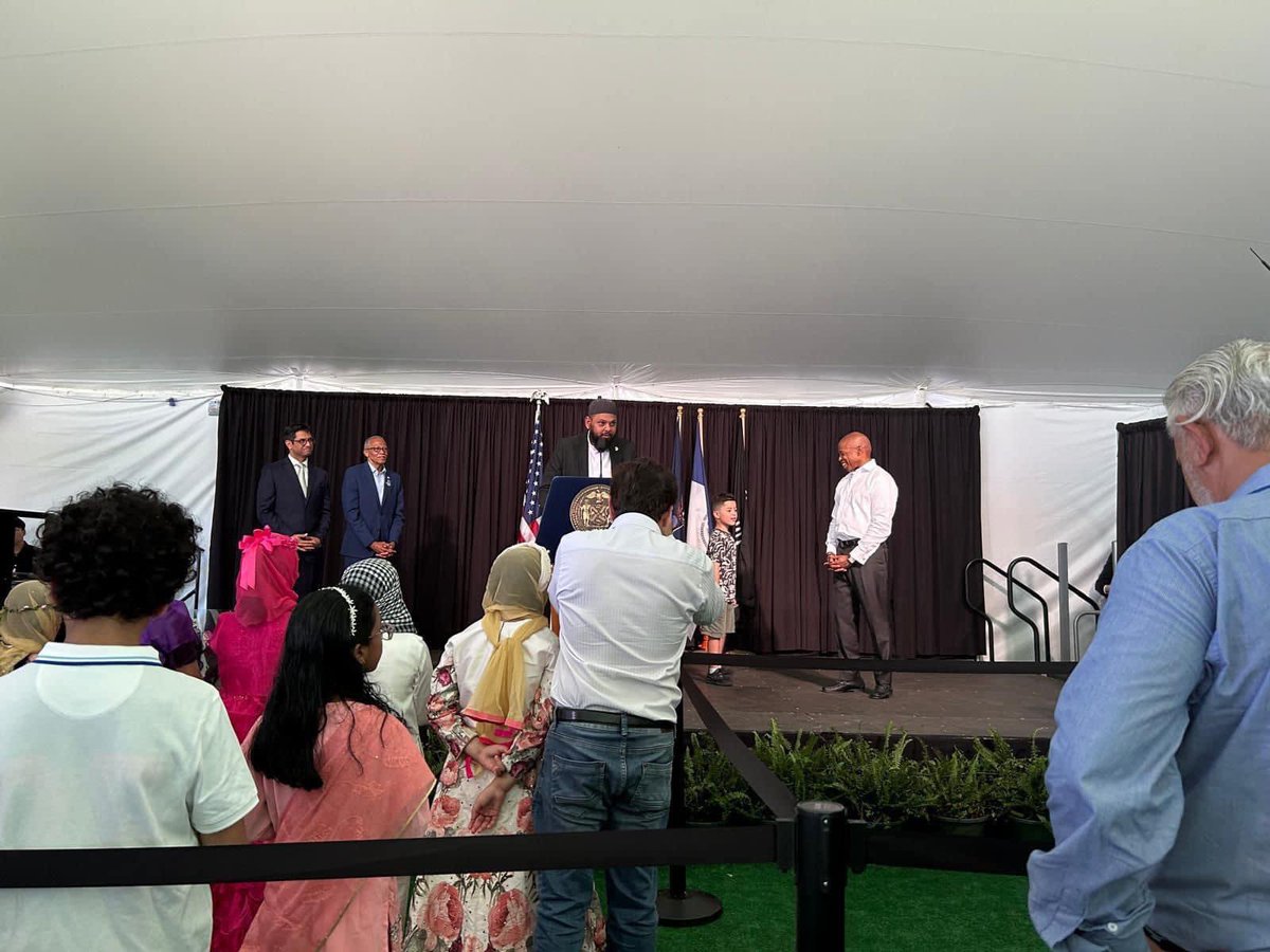 chaplain786's tweet photo. We extend our heartfelt congratulations to an exceptional community leader, Commissioner, Advisor of NY State Assemblyman, Clergy at NYPD, A/NYPD Captain, Chief at USCF, COVID Hero & Imam of Iqra Masjid: Syed @Imamahmedali on receiving this prestigious award from the mayor. 
This recognition reflects not only their tireless dedication and commitment to enhancing our community but also their ability to inspire and unite others toward a common vision. Their leadership has made a significant impact, fostering growth and resilience within our community. We celebrate this well-deserved honor and look forward to their continued contributions.