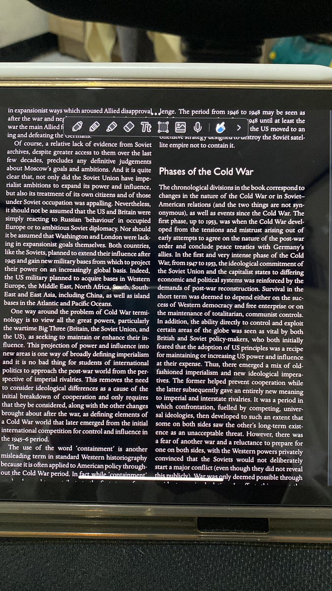 waktunya menerapkan pendidikan bahasa inggris level c2 ku ke dalam membaca buku IR full texts only 600 halaman😇