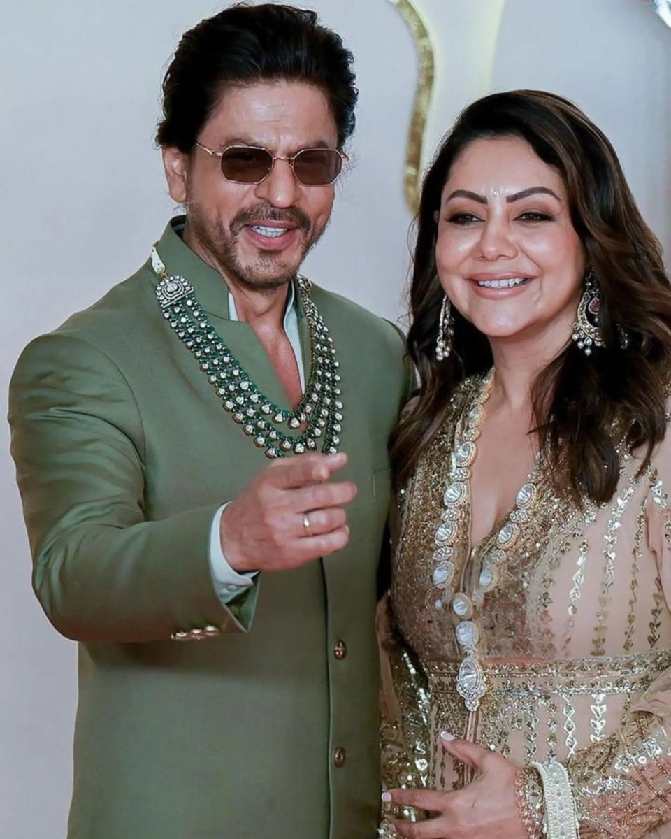 iamsrk_077's tweet photo. Lakhnow da kurta punjabi salwaar. 
SHAH RUKH KHAN at AMBANI'S.
#ShahRukhKhan #AmbaniFamily
#ShahRukhKhan #AmbaniWedding https://t.co/2QTA1iaMOz
