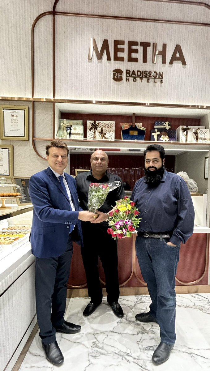 ameetvmehta's tweet photo. Congratulations to #Balwa Family for their new Meetha Stores #Raddison in Khar. A high branded sweetmart for all classes of people with beautiful gifting packages 📦 &amp; Classic Taste
#sweetmart #beautiful #taste https://t.co/oNp0oaWLqd