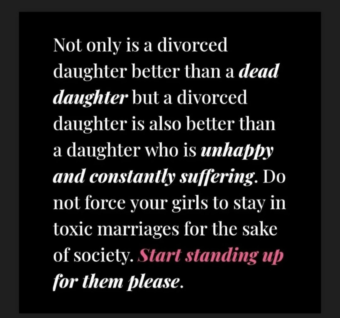 BushraRasheedM's tweet photo. Log kia kahengy, khandan mai badnami hojaegi, guzara karo thora sa bardasht karo sahi hojaega banda kehne wali sick societies only accept dead daughters. https://t.co/FViOkVvDQb