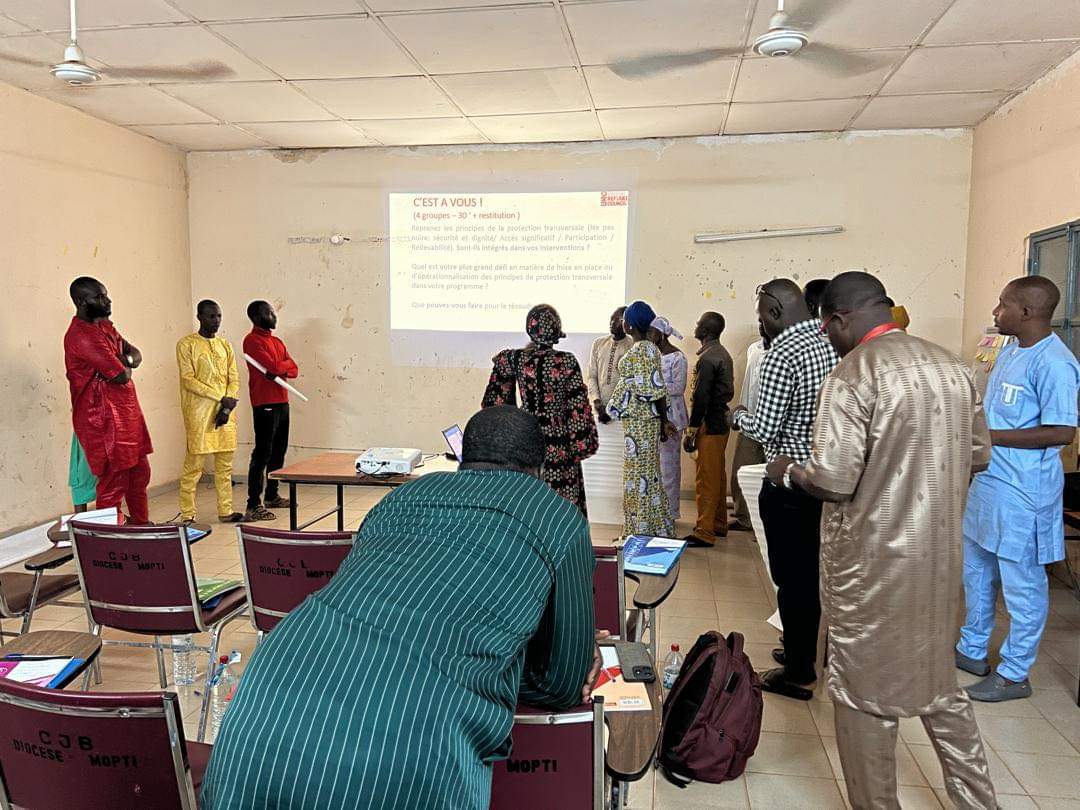rbm_maroobe's tweet photo. Dans le cadre du renforcement des capacités opérationnelles, les équipes #TASSAGHT-#DRC ainsi que les coachs ont participé du 09 au 11 Juillet 2024, à une session de formation sur la protection et le référencement. https://t.co/tX9ZXvIm1K