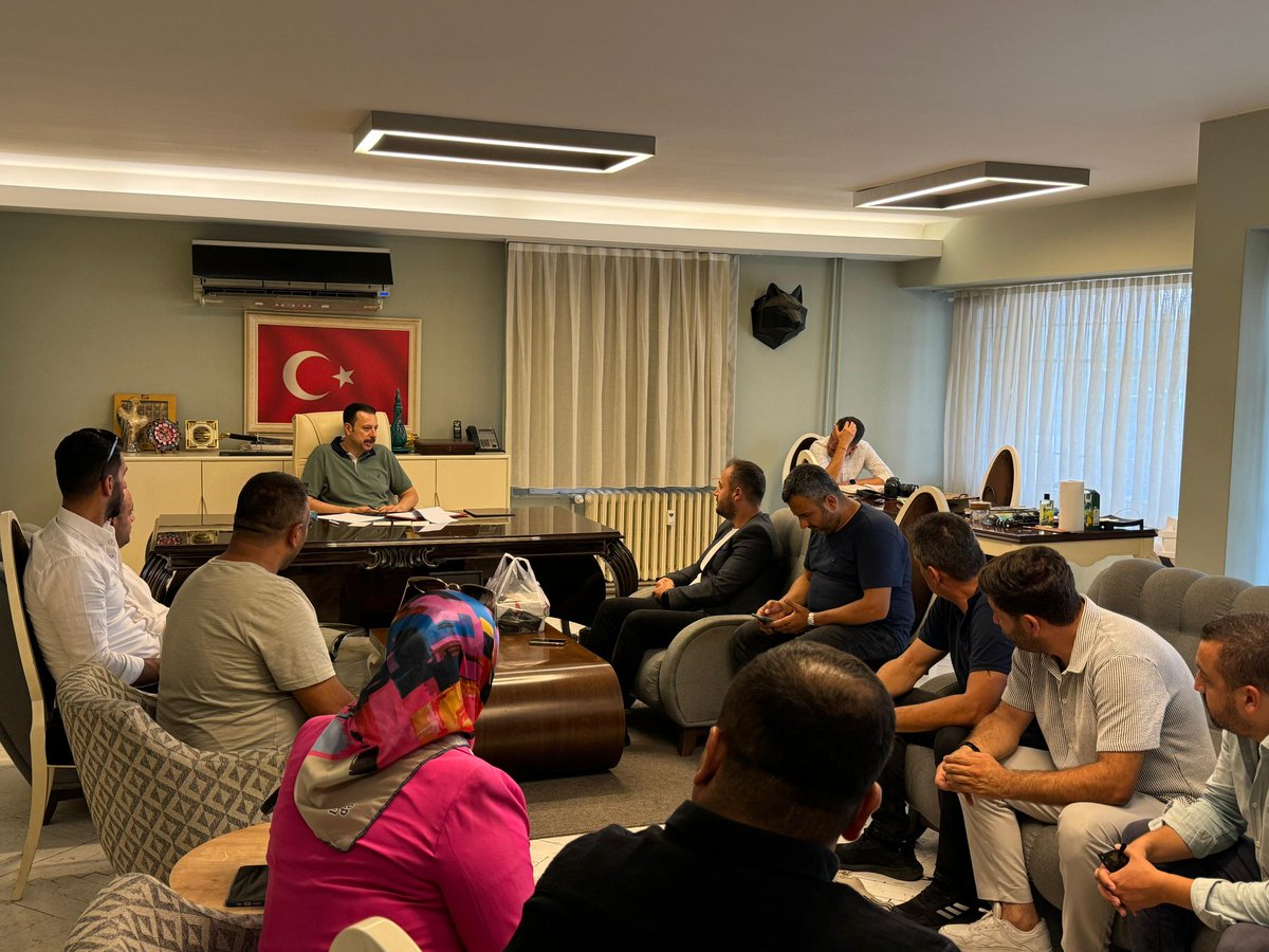 izhed35's tweet photo. İzmir Milletvekilimiz Sn. Mahmut Atilla Kaya Vekilimizi Dernek Yönetimimiz ile birlikte ziyaret ettik. Sayın Vekilimize göstermiş olduğu ilgi ve alâka için teşekkür ederiz. @MAtillaKaya
#BuŞehirHepimizin 

#izmir #hepimizin #derneği #birlik #beraberlik #yardımlaşma #dayanışma https://t.co/QR7v2Q65Wa