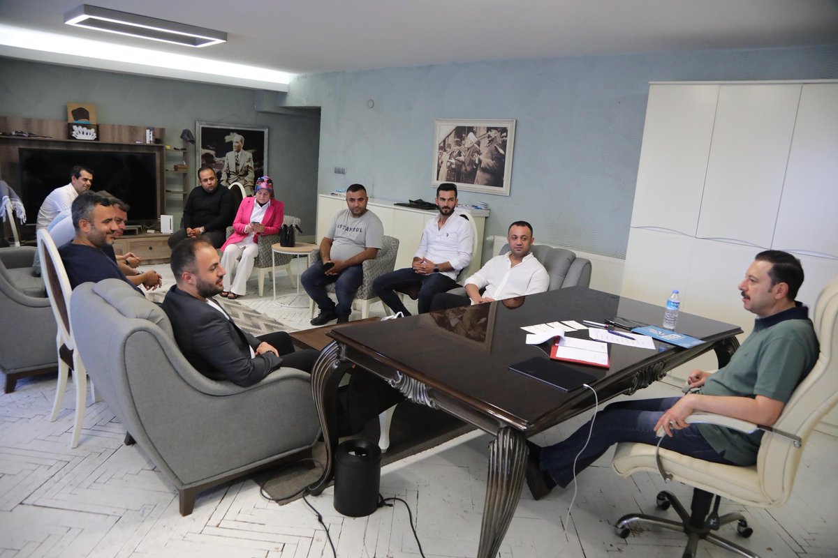 izhed35's tweet photo. İzmir Milletvekilimiz Sn. Mahmut Atilla Kaya Vekilimizi Dernek Yönetimimiz ile birlikte ziyaret ettik. Sayın Vekilimize göstermiş olduğu ilgi ve alâka için teşekkür ederiz. @MAtillaKaya
#BuŞehirHepimizin 

#izmir #hepimizin #derneği #birlik #beraberlik #yardımlaşma #dayanışma https://t.co/QR7v2Q65Wa