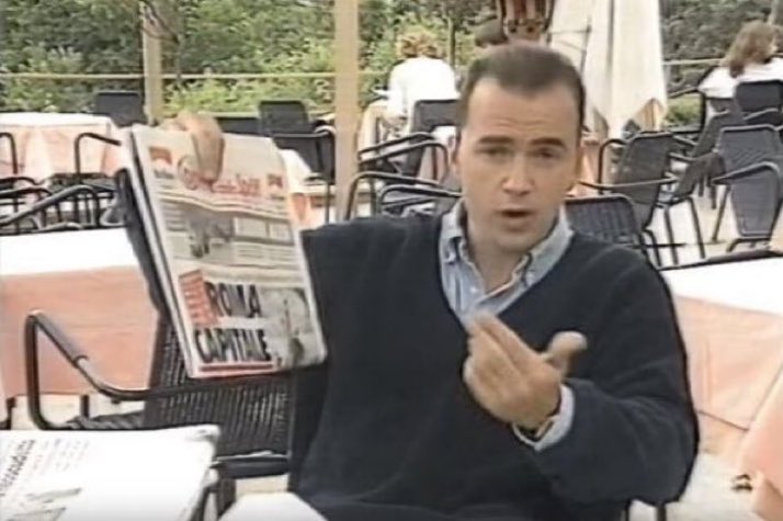 FootballRemind's tweet image. Retweet if your Saturday Morning highlight was James Richardson sitting in a cafe, reading the Corriere dello Sport headlines on Football Italia ⚽️🇮🇹