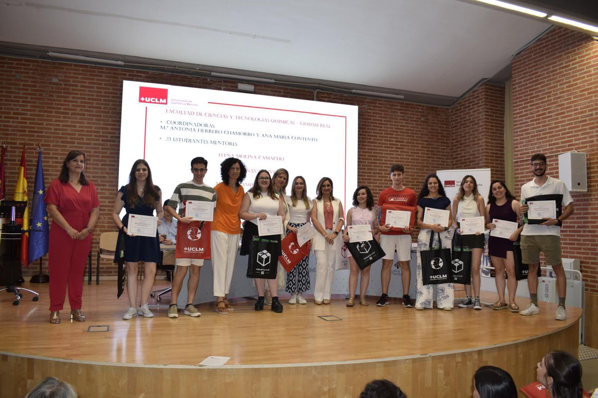 AnaMcontento's tweet photo. Reconocimiento al trabajo de nuestros mentores @VEstudianteUCLM @uclm_es Programa de Mentorizacion @FCTQ_uclm. Rápida integración de nuestros estudiantes. @MarianHerreroCH https://t.co/ZS4BmnoS93