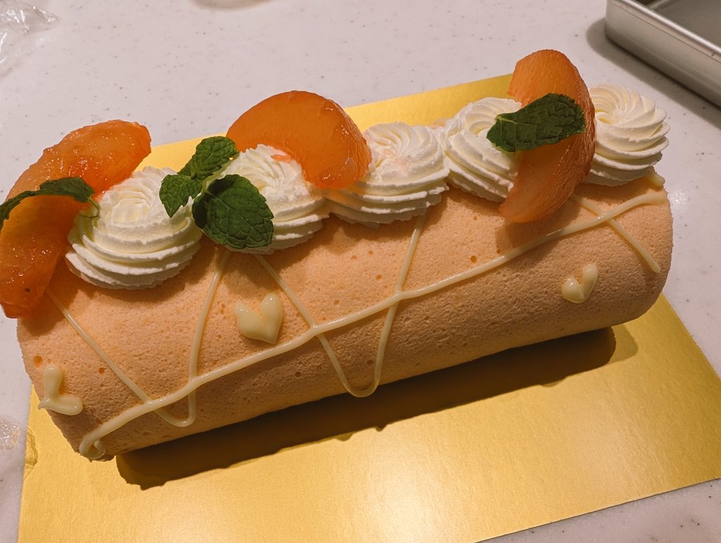 koube_ruru's tweet photo. 今日はありなちゃん誕生日オフ会だったの😆
みんな忙しいし暑いのに、来てくれてありがとう♥

やっぱり会えるだけでパワーもらえるし、こういう時間が1番大事だよね✨

ありなちゃんの限定ステッカーとキーホルダーGETしたよ🥰可愛すぎる✨

あと、みてみてー！誕生日ケーキ焼いてみたの😆 https://t.co/BOkVjEGwWr