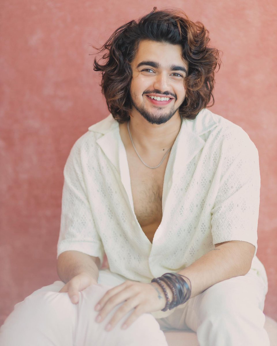 RevatiraoV's tweet photo. BBOTT3 HERO VISHALPANDEY https://t.co/4EzjFGii0n